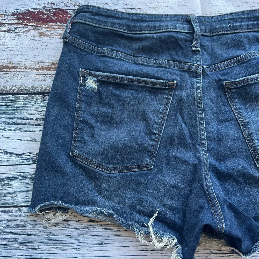 Universal Threads Hi Rise Midi Womens Distressed Denim Short size 14 (32 waist)